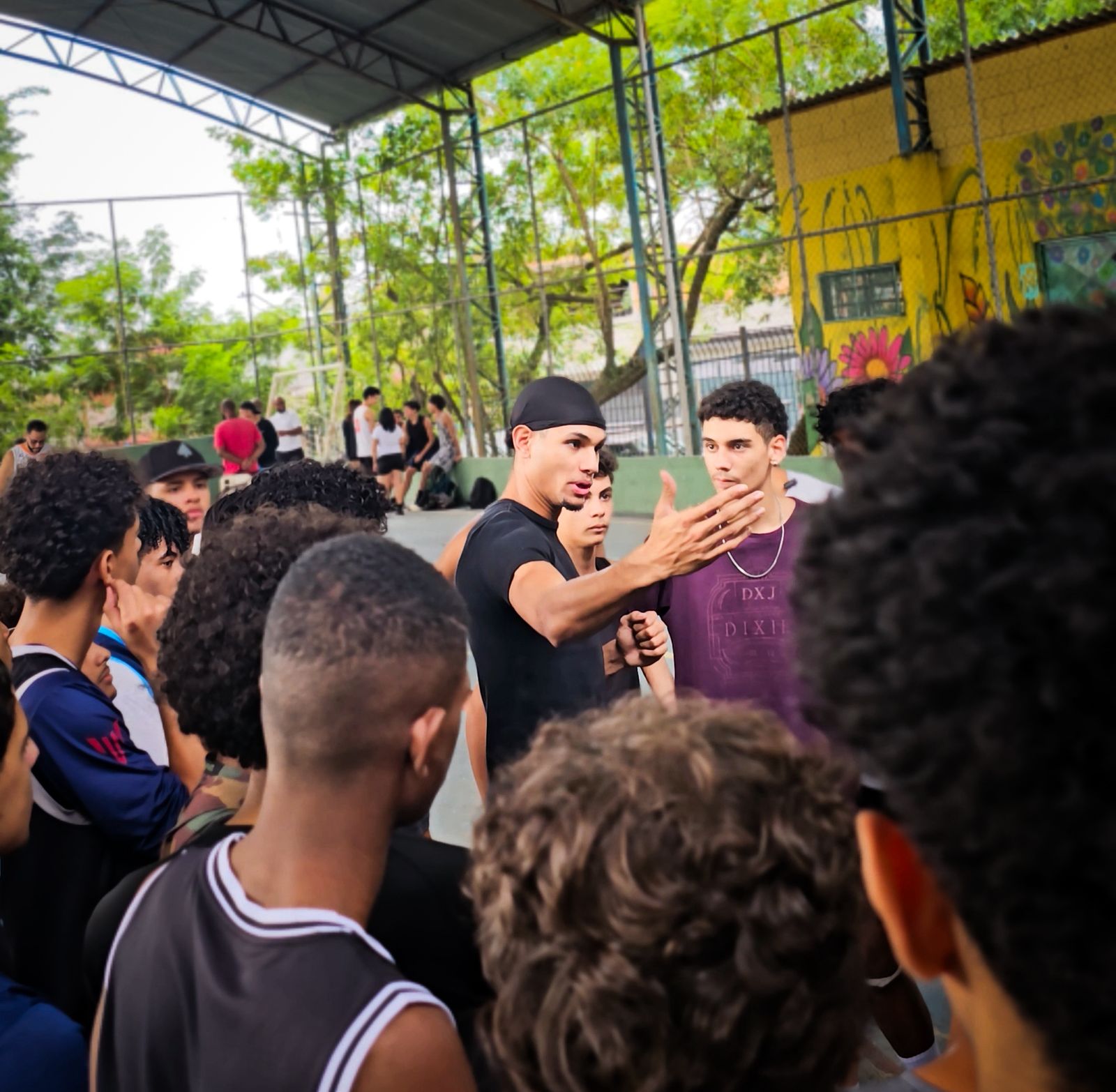 Jovens atendidos pelo Instituto Peraltas